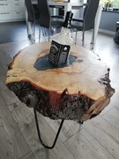 Stolik z plastra drewna z butelką Jack Daniels