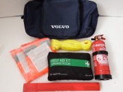 VOLVO OE apteczka + trójkat ostrzegawczy + TORBA + gaśnica+ kamizelka