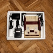 Famicom z konwerterem RF to AV