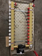 Rozdzielacz 12 ogrzewania podłogowego z pompą Wilo