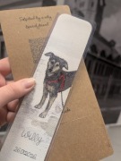 zakładka do książki z  psem malowana akwarelami ze zdjęcia realistyczna