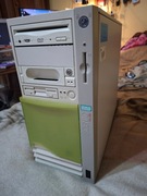Stary retro komputer Fujitsu Siemens Intel Pentium II Napęd AOpen dvd 9632