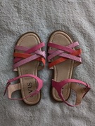 Nowe eleganckie błyszczące różowe skórzane buty sandały VRS 32