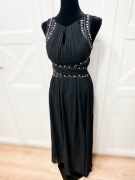 Długa elegancka sukienka czarna z rozcięciem