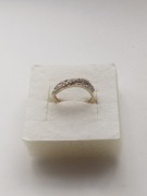 Złoty pierścionek z cyrkoniami, próba 585, 2.7g