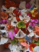 Kwiaty do palmy z krepiny i bibuły