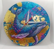 Zegar ścienny ręcznie malowany – wieloryb | złocenia | obraz na drewnie