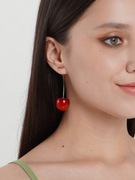 Nowe, modne kolczyki wiśni w koreańskim stylu.