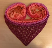 Chusta szydełkowa w serduszka, rękodzieło, prezent na Walentynki