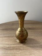 Ozdobny mosiężny wazon z grawerem Indie