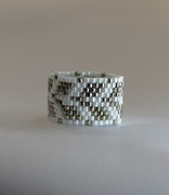 Pierścionek szeroki z koralików