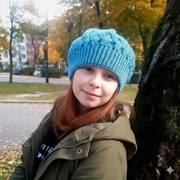 Ażurowa czapka beret z lureksem, wykonana ręcznie