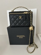 Kuferek Chanel vanity