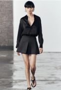 Zara spódnica mini kontrafałdy czarna satynowa strukturalna 38 M