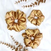 Scrunchie satynowa - gumka do włosów - rozmiar M