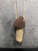 brelok albo naszyjnik grzyb na  błyszczyk