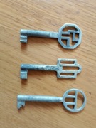 Stare klucze do szaf szafek biurek witryn sejfu 3 sztuki