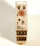 Przekaźnik czasowy OMRON H3DE-S2, na szynę TH35