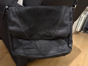 Torebka listonoszka sOliver skórzana czarna, mieści A4