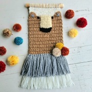 Miś Niedźwiadek dekoracja na ścianę makatka do pokoju dziecka, pompony, las