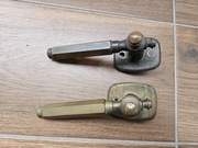 DWIE STARE MOSIĘŻNE KLAMKI DO DRZWI.