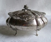 Cukiernica z różą  Srebro 830 masa 442 g