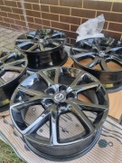 Felgi Mazda R17 6.5J 5x114.3 ET45 B 67,1 wzór 73a DFR5V3810BL