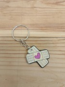 Breloczek, brelok do kluczy, plaster, serduszko, medycyna