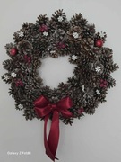 Wianek świąteczny z szyszek 