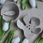 Ceramiczna mydelniczka Monstera z miseczką szara