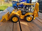 Model, zabawka firmy Bruder. Koparko ładowarka CAT 4CX.