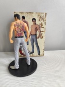 Figurka kazuma kiryu z gry yakuza