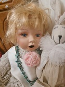 Piękna stara lalka porcelanowa