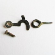 117A. SKRZYNIA, SKRZYNKA, ZEGAR WISZĄCY, ZAMKNIĘCIE, HACZYK ŚREDNI