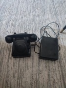 Stary telefon PRL na korbkę