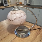 Lampa na biurko i żyrandol