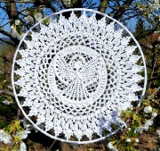 Szydełkowa zawieszka z aniołkiem 