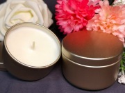 Świeca sojowa w złotym pojemniku