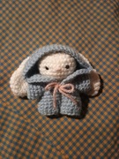 Ręcznie robiony króliczek w ubranku maskotka