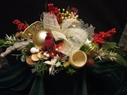 Stroik bożonarodzeniowy w misie na stół