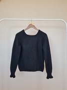 Czarny sweter NAF NAF falbanka S