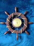 stary termometr drewniany w kształcie steru stacja pogodowa 