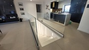 BALUSTRADA SZKLANA W PROFILU ALUMINIOWYM U