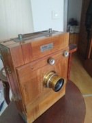 Stary drewniany miechowy aparat fotograficzny 