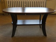 STOLIK KAWOWY-OKOLICZNOŚCIOWY, DREWNIANY