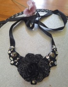 Choker czarny obszyty kryształkami 