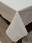 Biały Obrus z bawełny satynowej Kropki 120x200