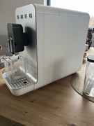 Ekspres ciśnieniowy Smeg BCC13WHMEU. 