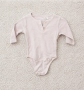 Body niemowlęce Ergee 62 prążkowane róż 1–3 mies. stan bardzo dobry