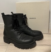 czarne wiązane sznurowane botki BIANCO